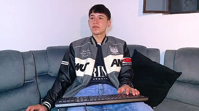 Snapshot of Mr_daren_ chatting on 12, 11, 2025 Mr daren online show from 12, 11, 2025