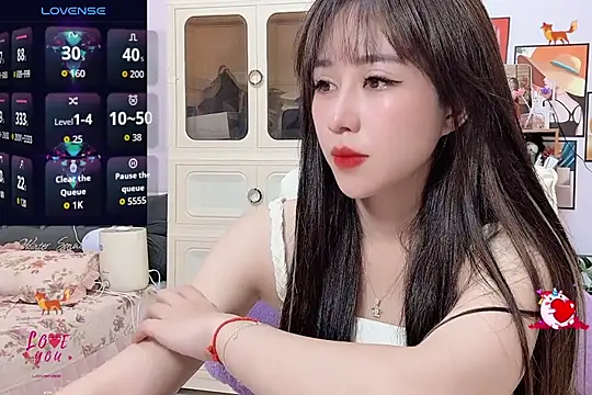  LLisa  online show from 9, 9, 2025