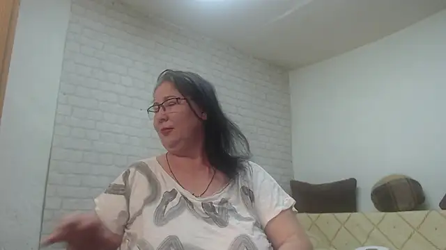 EmmaSquirt online show from 1, 2, 2026