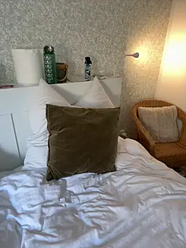 Snapshot of Alisa-Marie chatting on 4, 11, 2025 Alisa-Marie online show from 4, 11, 2025