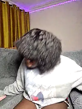 Snapshot of Mon_cherrie_ chatting on 9, 9, 2025 Mon cherrie online show from 9, 9, 2025