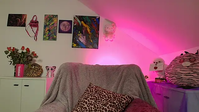 PinkHurricaneOfficial online show from 2, 12, 2025