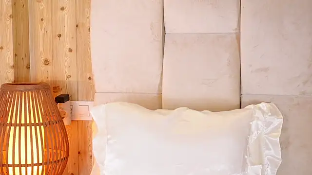 Snapshot of KiraKayleigh1 chatting on 1, 11, 2025 KiraKayleigh1 online show from 1, 11, 2025