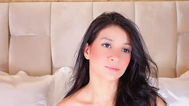 KiraKayleigh1 online show from 13, 4, 2026