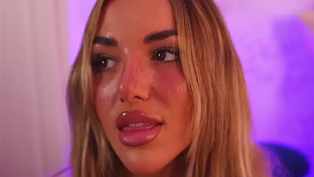 ClaraHazel online show from 19, 12, 2025