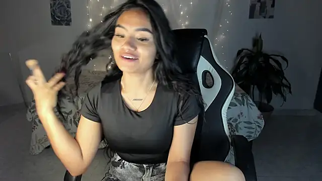 Riana Kean online show from 5, 11, 2025