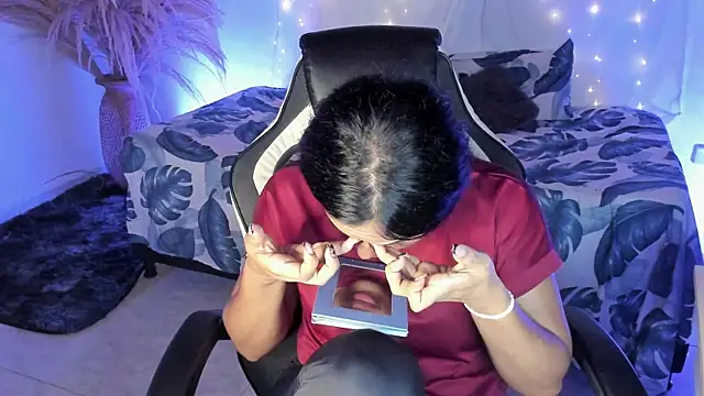 Riana Kean online show from 15, 4, 2026