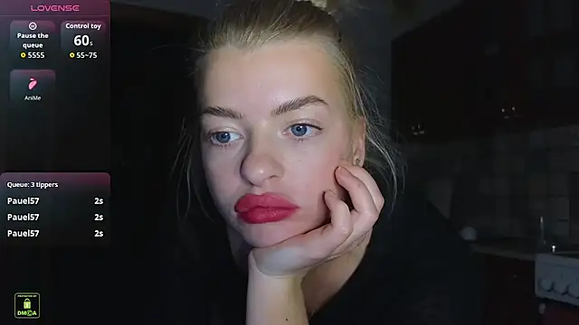 Snapshot of RinaBlondie chatting on 27, 10, 2025 RinaBlondie online show from 27, 10, 2025