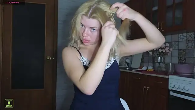 Snapshot of RinaBlondie chatting on 13, 10, 2025 RinaBlondie online show from 13, 10, 2025