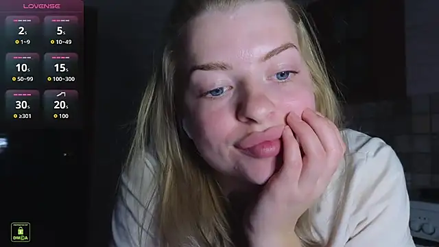 Snapshot of RinaBlondie chatting on 12, 10, 2025 RinaBlondie online show from 12, 10, 2025