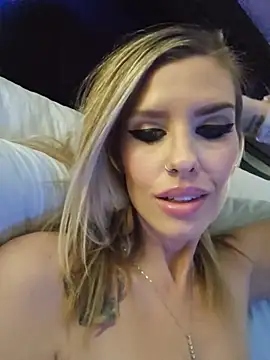 Snapshot of ellieconradxo chatting on 14, 7, 2026 ellieconradxo online show from 14, 7, 2026