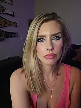 Snapshot of ellieconradxo chatting on 10, 6, 2026 ellieconradxo online show from 10, 6, 2026