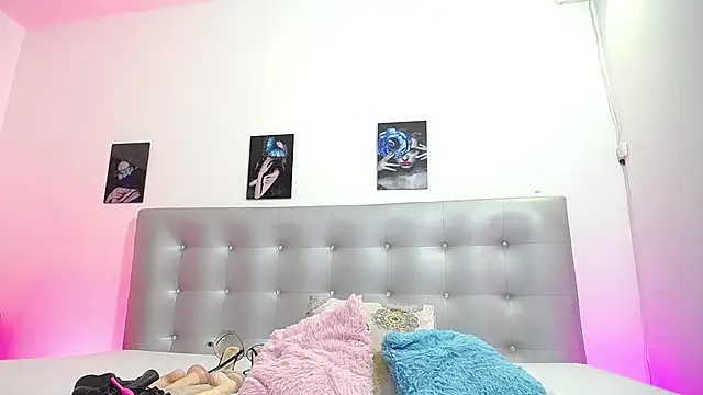horny-juliette online show from 14, 5, 2026