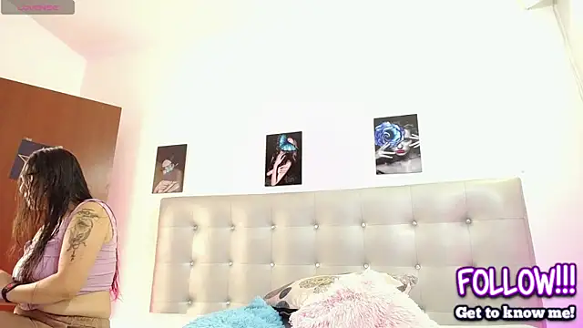 horny-juliette online show from 8, 4, 2026