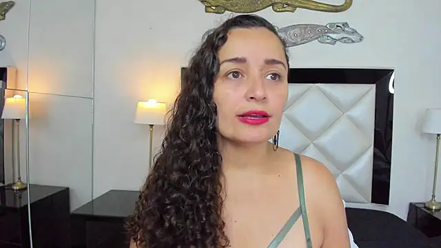 luna  sweet  online show from 15, 3, 2025