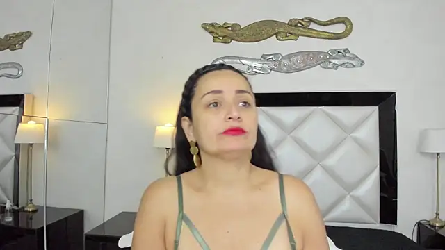  luna  sweet  online show from 9, 3, 2025