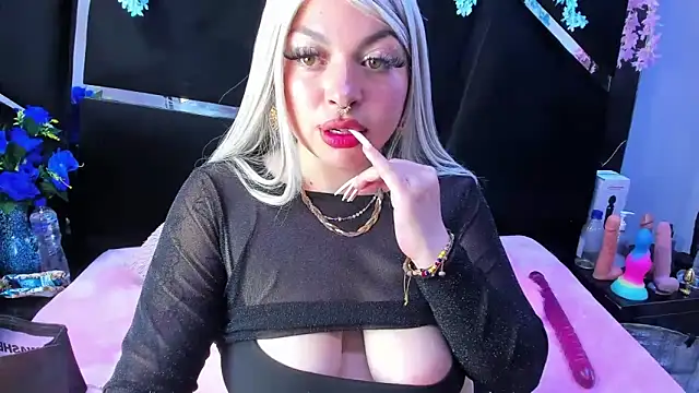 Snapshot of Cocoo_Nuth chatting on 9, 11, 2025 Cocoo Nuth online show from 9, 11, 2025