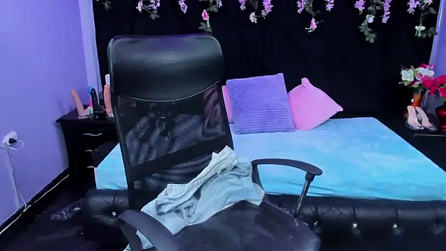 Snapshot of Cocoo_Nuth chatting on 27, 11, 2025 Cocoo Nuth online show from 27, 11, 2025