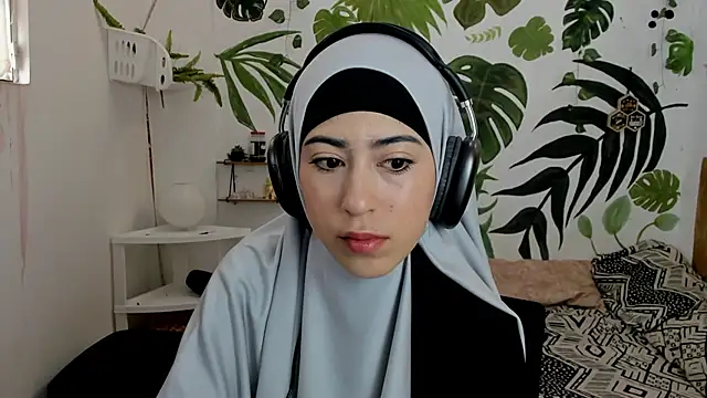 chaymae nah  online show from 27, 10, 2025