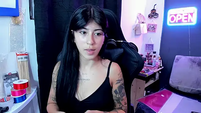 chaymae nah  online show from 22, 4, 2026