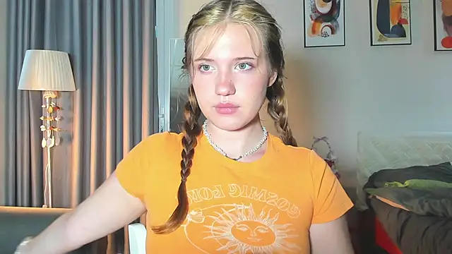 HanahCute online show from 23, 2, 2025