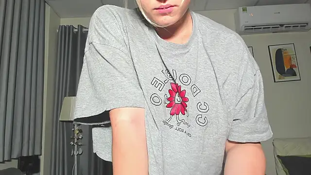 HanahCute online show from 25, 2, 2025