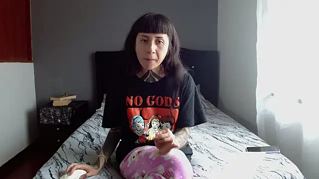 Snapshot of Emilia_1995 chatting on 18, 6, 2026 Emilia 1995 online show from 18, 6, 2026
