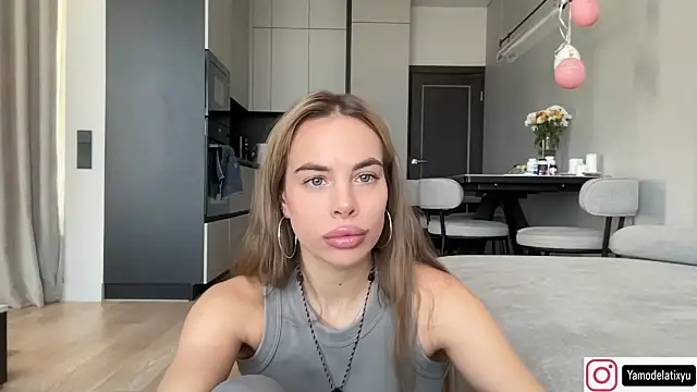 Snapshot of diffgirls2 chatting on 17, 10, 2025 diffgirls2 online show from 17, 10, 2025