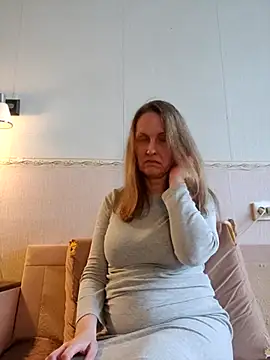 Evelina cute online show from 5, 4, 2026