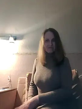 Snapshot of Evelina_cute chatting on 11, 10, 2025 Evelina cute online show from 11, 10, 2025