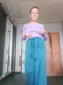 Snapshot of Evelina_cute chatting on 14, 11, 2025 Evelina cute online show from 14, 11, 2025