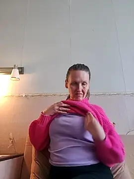 Snapshot of Evelina_cute chatting on 21, 10, 2025 Evelina cute online show from 21, 10, 2025