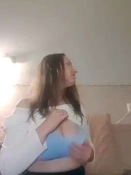 Evelina cute online show from 6, 2, 2026