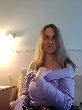 Snapshot of Evelina_cute chatting on 25, 10, 2025 Evelina cute online show from 25, 10, 2025