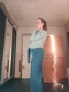 Snapshot of Evelina_cute chatting on 13, 11, 2025 Evelina cute online show from 13, 11, 2025