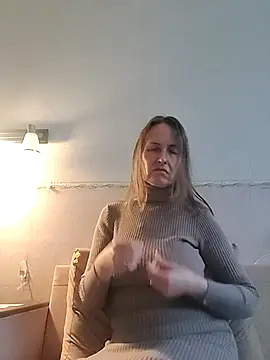 Snapshot of Evelina_cute chatting on 23, 10, 2025 Evelina cute online show from 23, 10, 2025