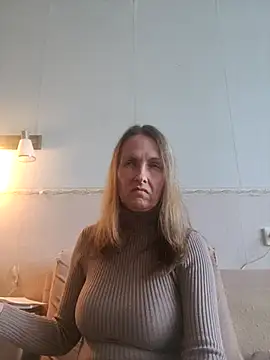 Snapshot of Evelina_cute chatting on 4, 11, 2025 Evelina cute online show from 4, 11, 2025