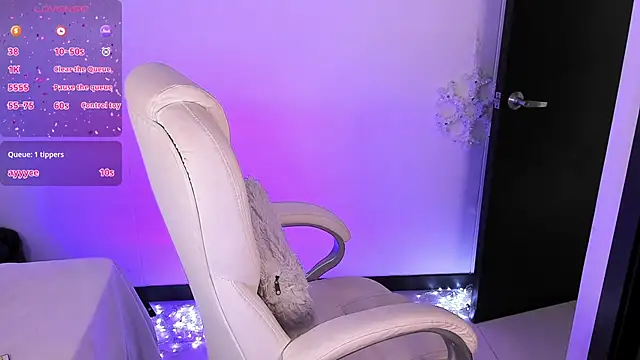 Snapshot of nyna_1 chatting on 15, 2, 2025 nyna 1 online show from 15, 2, 2025