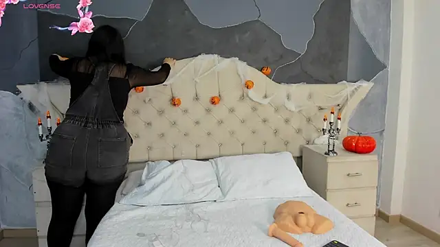 Snapshot of AmberGreyy_ chatting on 21, 10, 2025 AmberGreyy online show from 21, 10, 2025