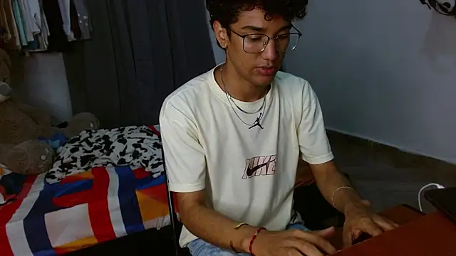 harrytwink18 online show from 16, 2, 2026