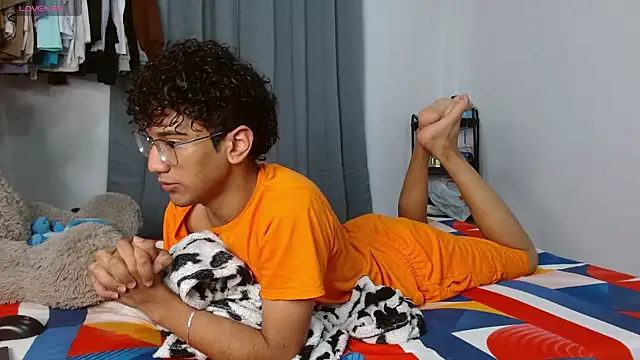 harrytwink18 online show from 4, 2, 2026