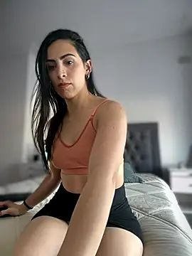 Snapshot of alessandra-a chatting on 7, 10, 2025 alessandra-a online show from 7, 10, 2025