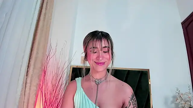 Snapshot of LucyJhonnsonn chatting on 4, 3, 2025 LucyJhonnsonn online show from 4, 3, 2025