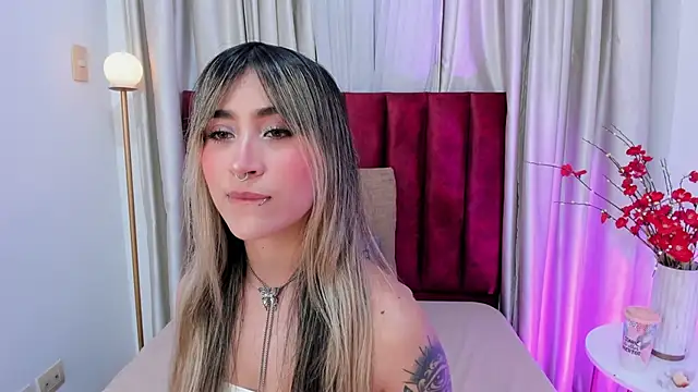 Snapshot of LucyJhonnsonn chatting on 8, 3, 2025 LucyJhonnsonn online show from 8, 3, 2025
