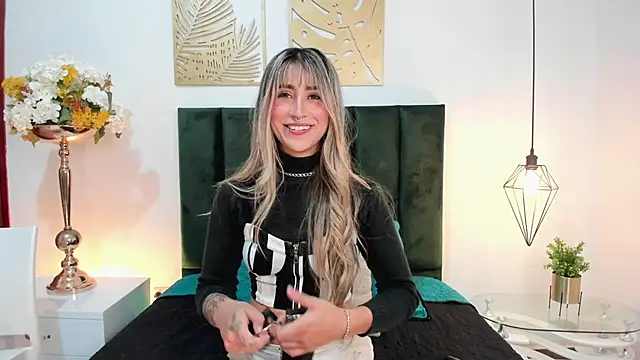 Snapshot of LucyJhonnsonn chatting on 24, 1, 2025 LucyJhonnsonn online show from 24, 1, 2025