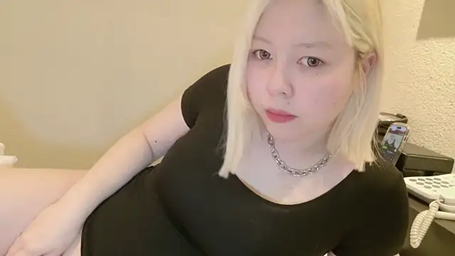 Snapshot of NANAchan_R chatting on 4, 2, 2025 NANAchan R online show from 4, 2, 2025