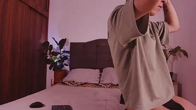 2gays 1Str8 online show from 10, 3, 2026