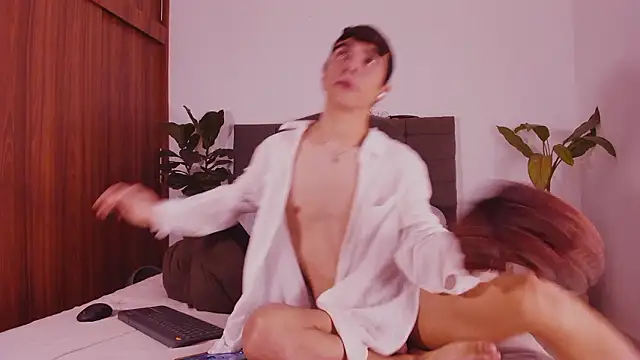 2gays 1Str8 online show from 22, 10, 2025