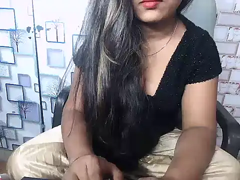 Hot Naina- online show from 2, 12, 2024