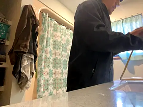 Lilsmokeshow017 online show from 19, 10, 2025